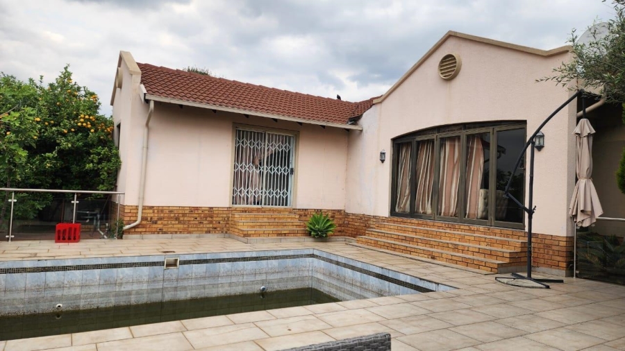 3 Bedroom Property for Sale in Tlhabane North West